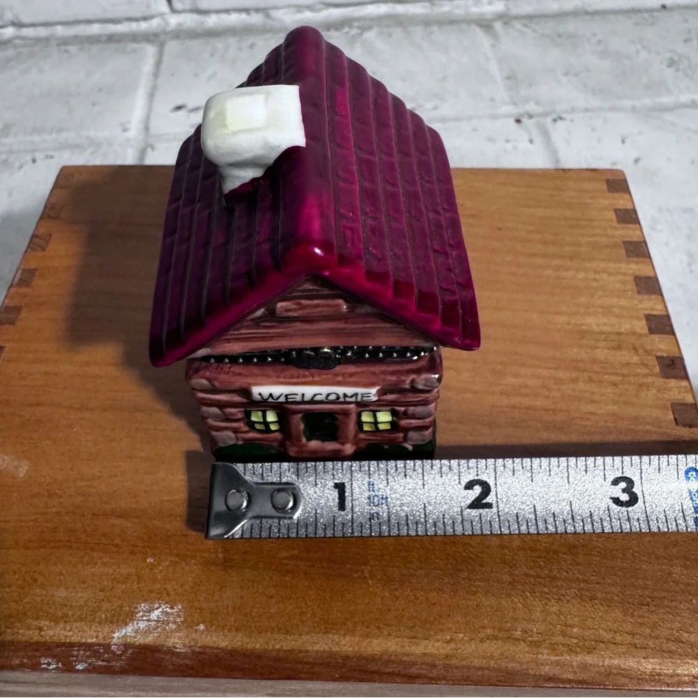 Hinged Trinket Box Log Cabin Lodge with “Welcome” sign